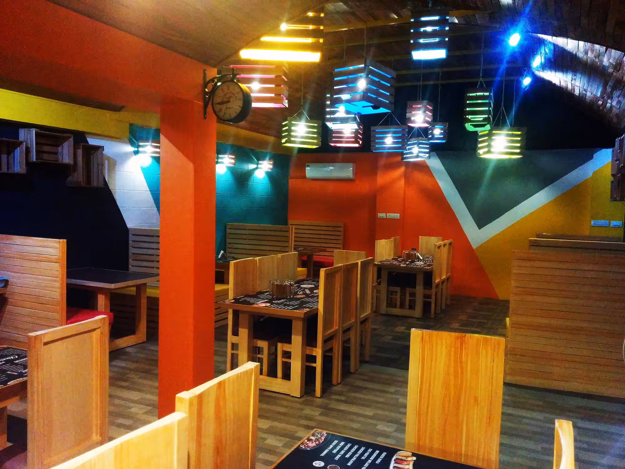 Kick Grass dining area